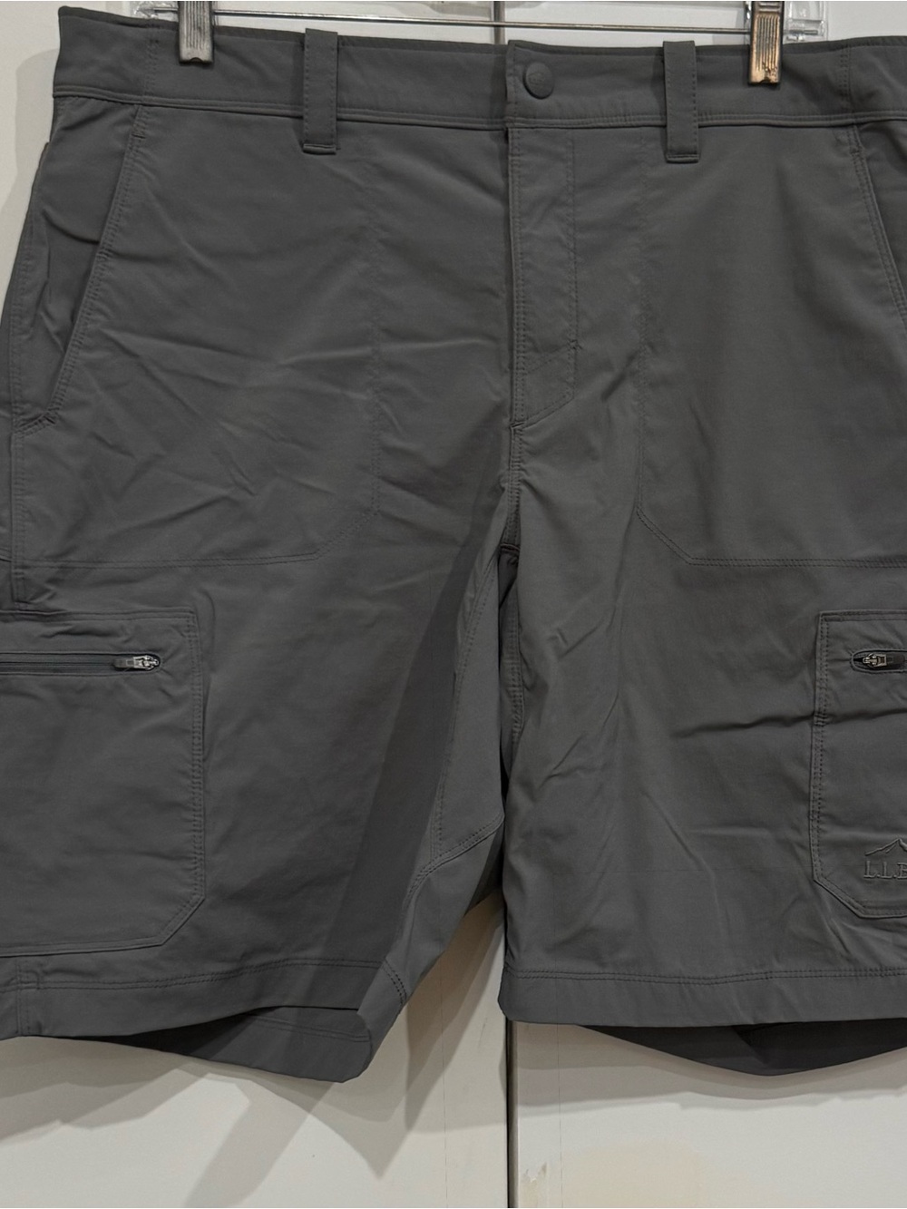 L.L. Bean Men's Charcoal Gray Cargo Shorts 506424 35W 10” Inseam